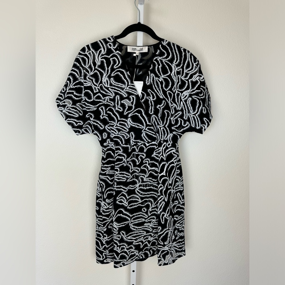 DIANE VON FURSTENBERG DVF Short Sleeve V-Neck Flare Mini Dress Size 2 $498